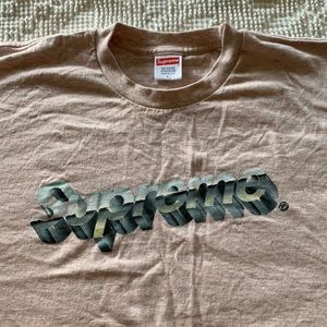 Men’s supreme T-shirt size large.